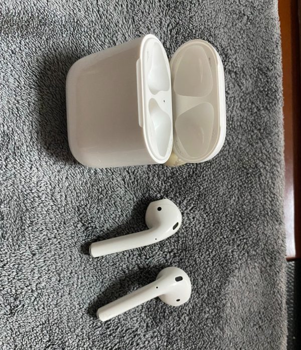 Used Rank A Apple AirPods 2 with Charging Case - White A2031+A2032 2nd Gen - Image 2