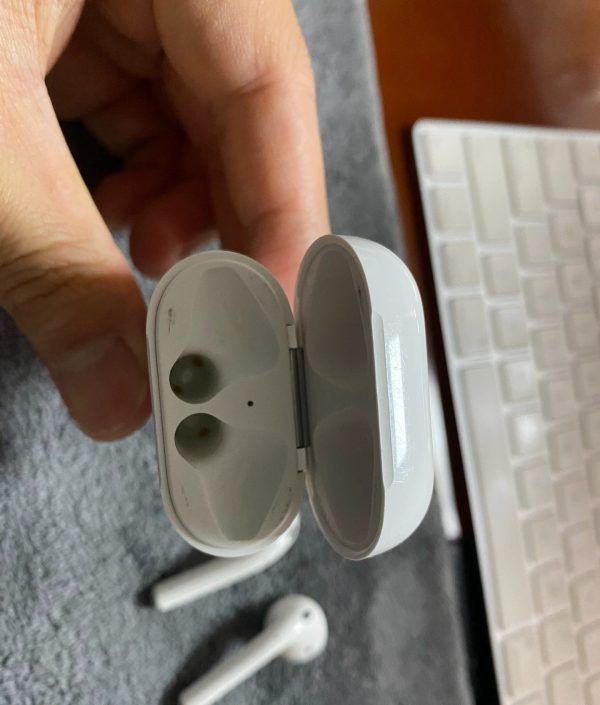 Used Rank A Apple AirPods 2 with Charging Case - White A2031+A2032 2nd Gen - Image 3