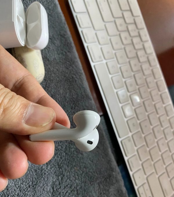 Used Rank A Apple AirPods 2 with Charging Case - White A2031+A2032 2nd Gen - Image 4