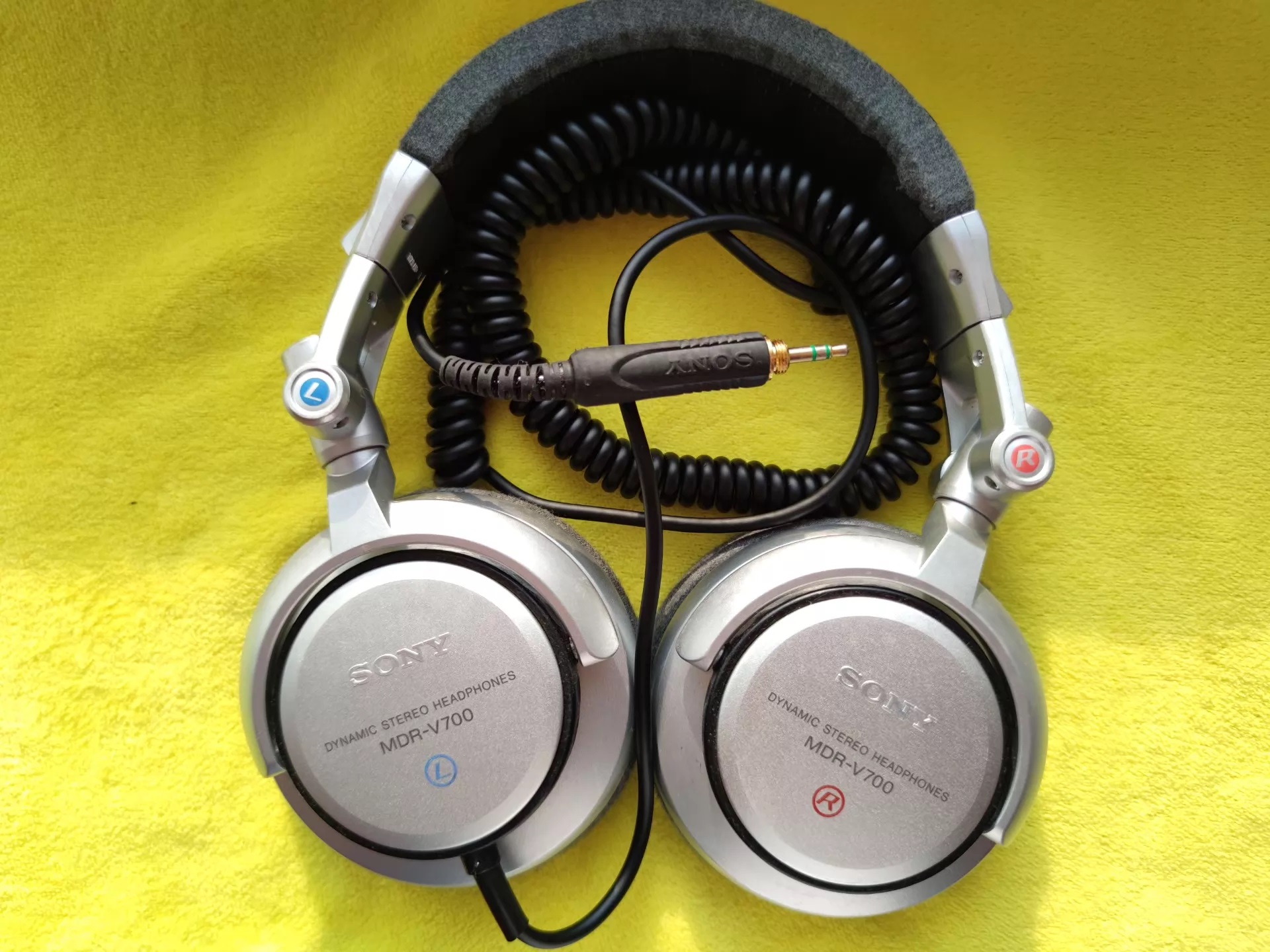 Used Sony MDR-V700DJ DJ-Style Monitor Series Headphones