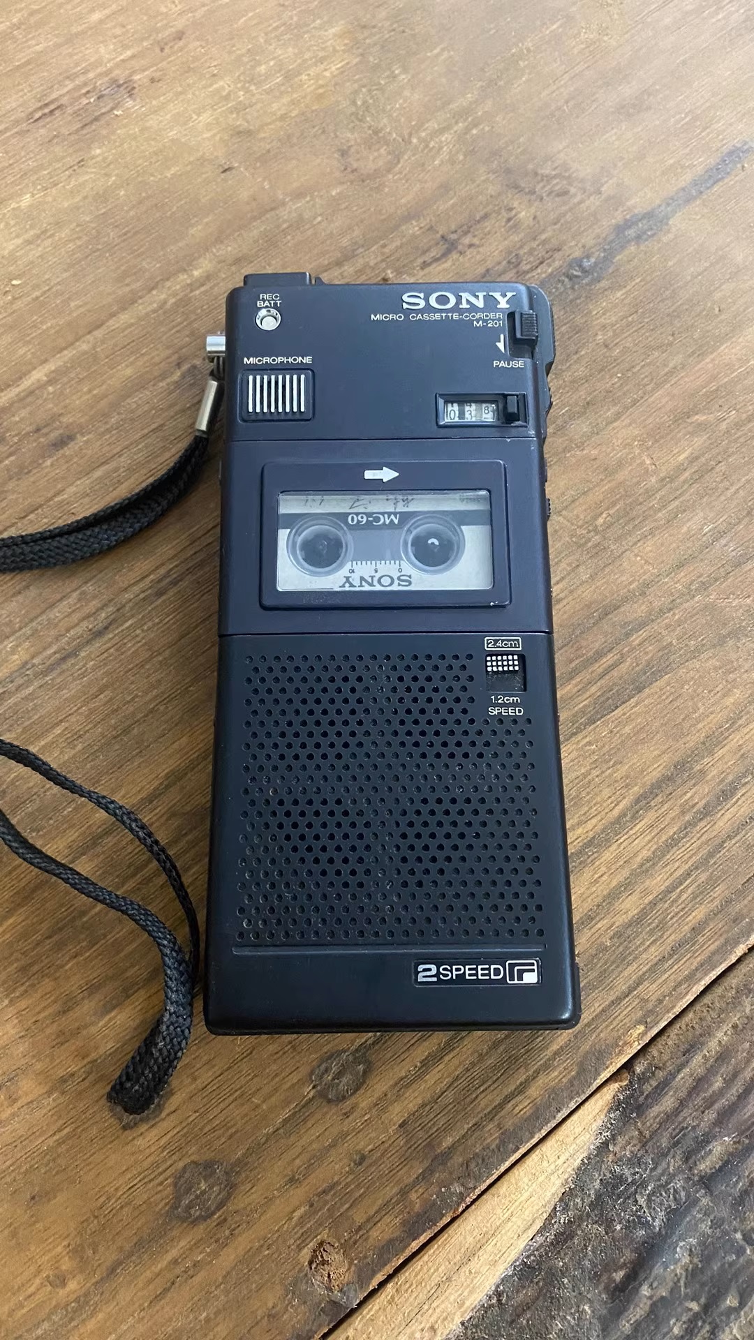 Magnétophone à microcassettes Sony M-201 remis à neuf – Enregistreur vocal portable, lecteur audio vintage – Cadeau pour collectionneurs