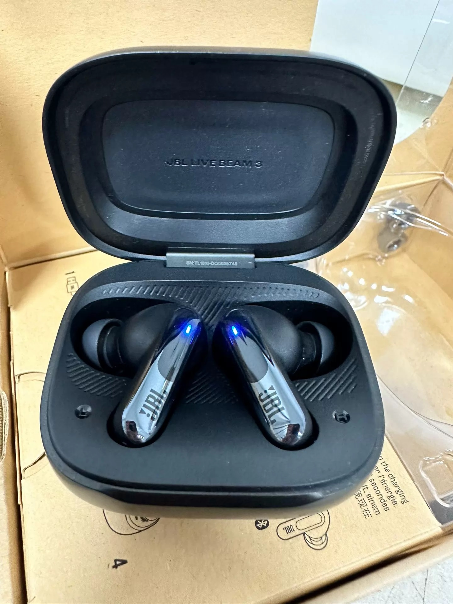 JBL Live Beam 3 - True Wireless Noise-Cancelling Stick-Closed Earbuds, 48Hrs Total Playback, Wireless Charging, 6 Mics for Perfect Calls, Multi-Point Connection, IP55 Waterproof and dustproof (Black)