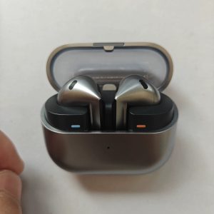 Samsung Galaxy Buds3 (2024, ANC) Water Resistant, AI Real-Time Language Interpreter, True Wireless Bluetooth 5.4 Earbuds, Hi-Fi Sound, Noise Cancelling, Touch Control, International Model (Silver)